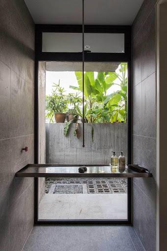 Tổ ấm đầy cây xanh, là nơi cặp vợ chồng đã về hưu sống an vui suốt quãng đời còn lại