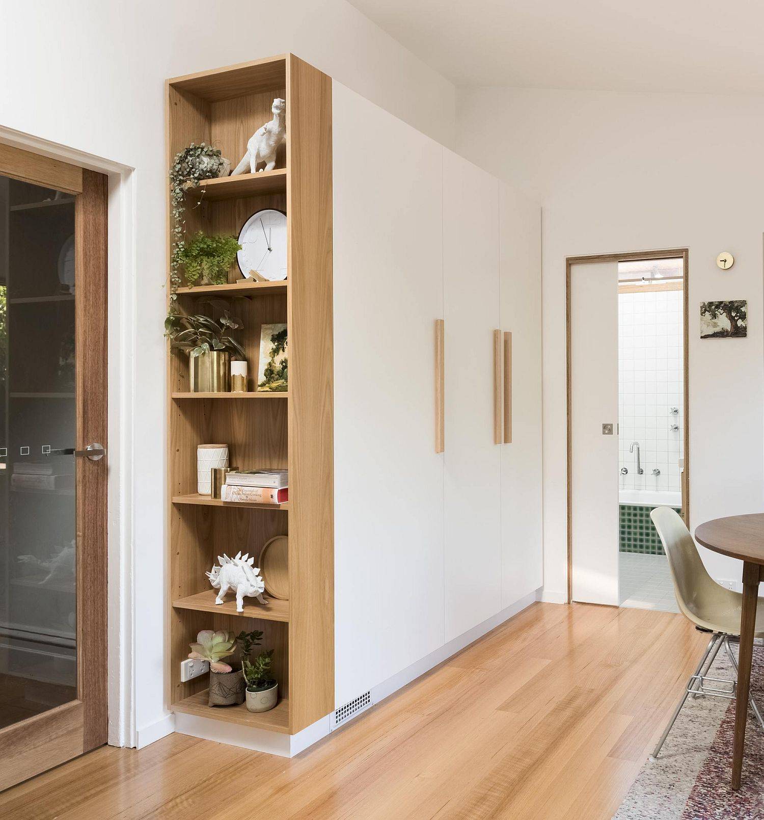 Mê đắm ngắm diện mạo mới toanh và ngập sáng của ngôi nhà cổ cải tạo theo phong cách Scandinavian