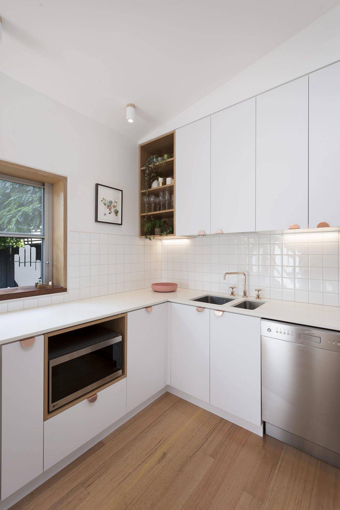 Mê đắm ngắm diện mạo mới toanh và ngập sáng của ngôi nhà cổ cải tạo theo phong cách Scandinavian