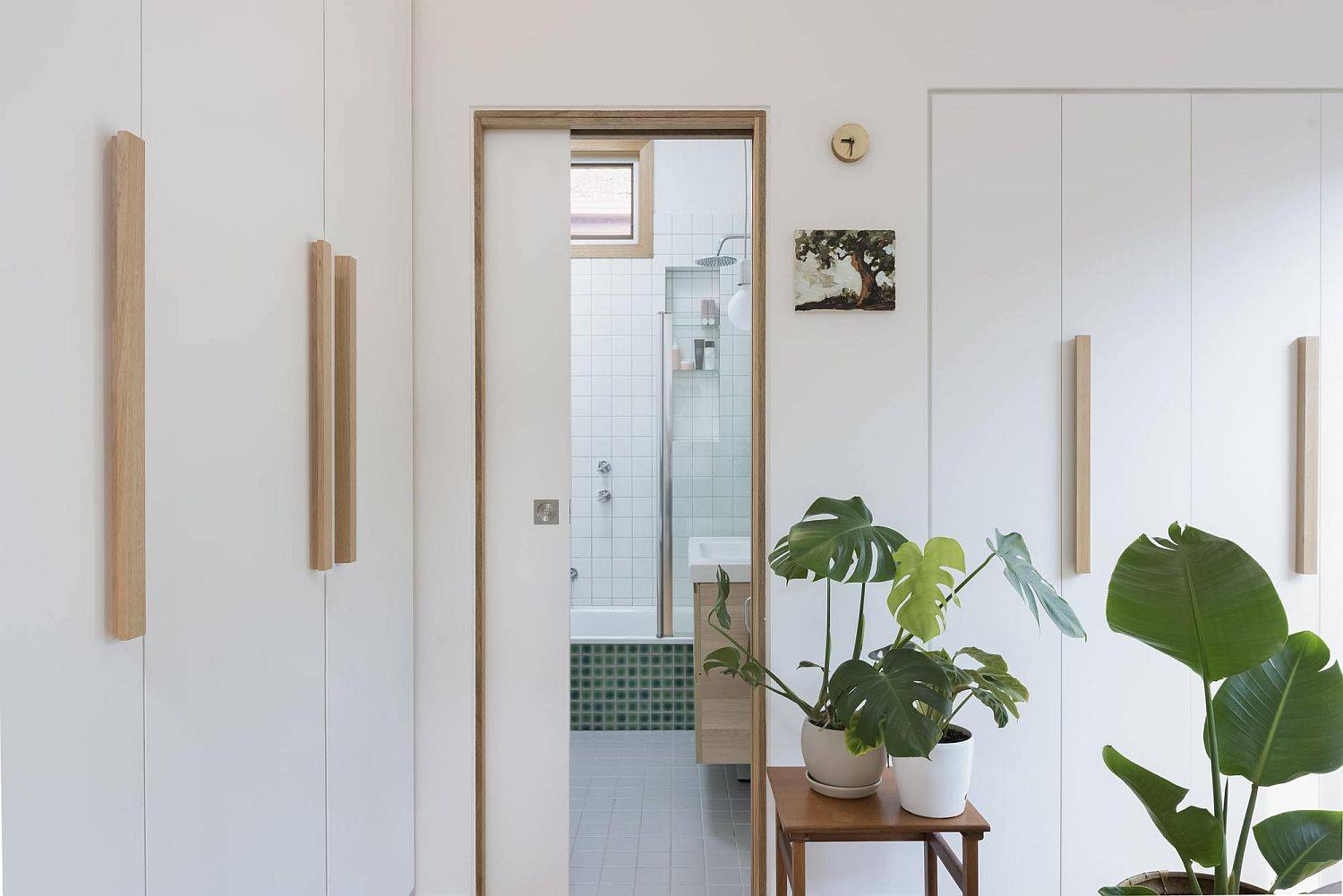 Mê đắm ngắm diện mạo mới toanh và ngập sáng của ngôi nhà cổ cải tạo theo phong cách Scandinavian