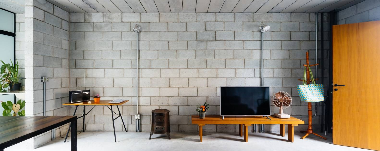 Before - After: Nhà cấp 4 xuống cấp nghiêm trọng bỗng hóa tổ ấm sáng bừng với khoảng vườn bên hông như vỗ về xúc cảm