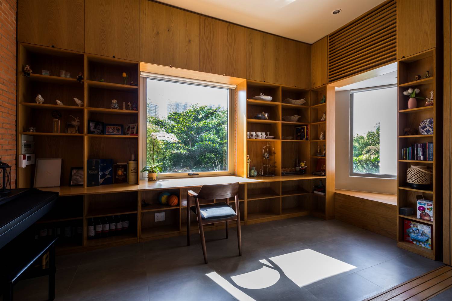 Giữa Sài Gòn có một căn nhà phố xanh mát từ trong ra ngoài mang tên hà house