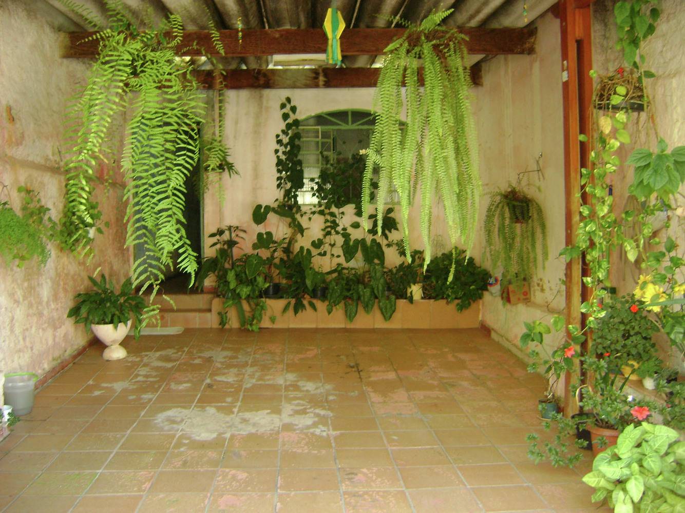 Before - After: Nhà cấp 4 xuống cấp nghiêm trọng bỗng hóa tổ ấm sáng bừng với khoảng vườn bên hông như vỗ về xúc cảm