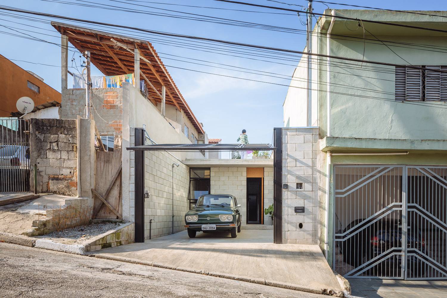 Before - After: Nhà cấp 4 xuống cấp nghiêm trọng bỗng hóa tổ ấm sáng bừng với khoảng vườn bên hông như vỗ về xúc cảm