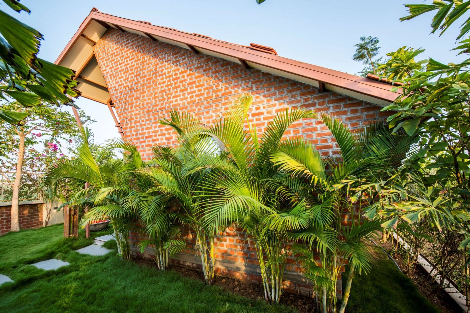 Palasvada Residence - Ngôi nhà gạch đỏ, mái vát, và những khoảng xanh tươi mát chan hòa với thiên nhiên