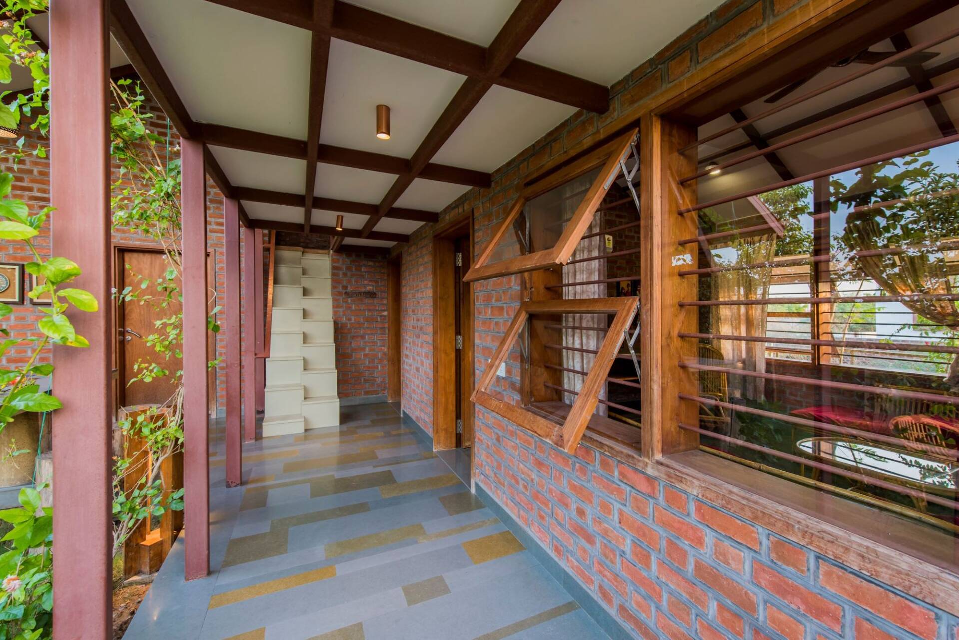 Palasvada Residence - Ngôi nhà gạch đỏ, mái vát, và những khoảng xanh tươi mát chan hòa với thiên nhiên