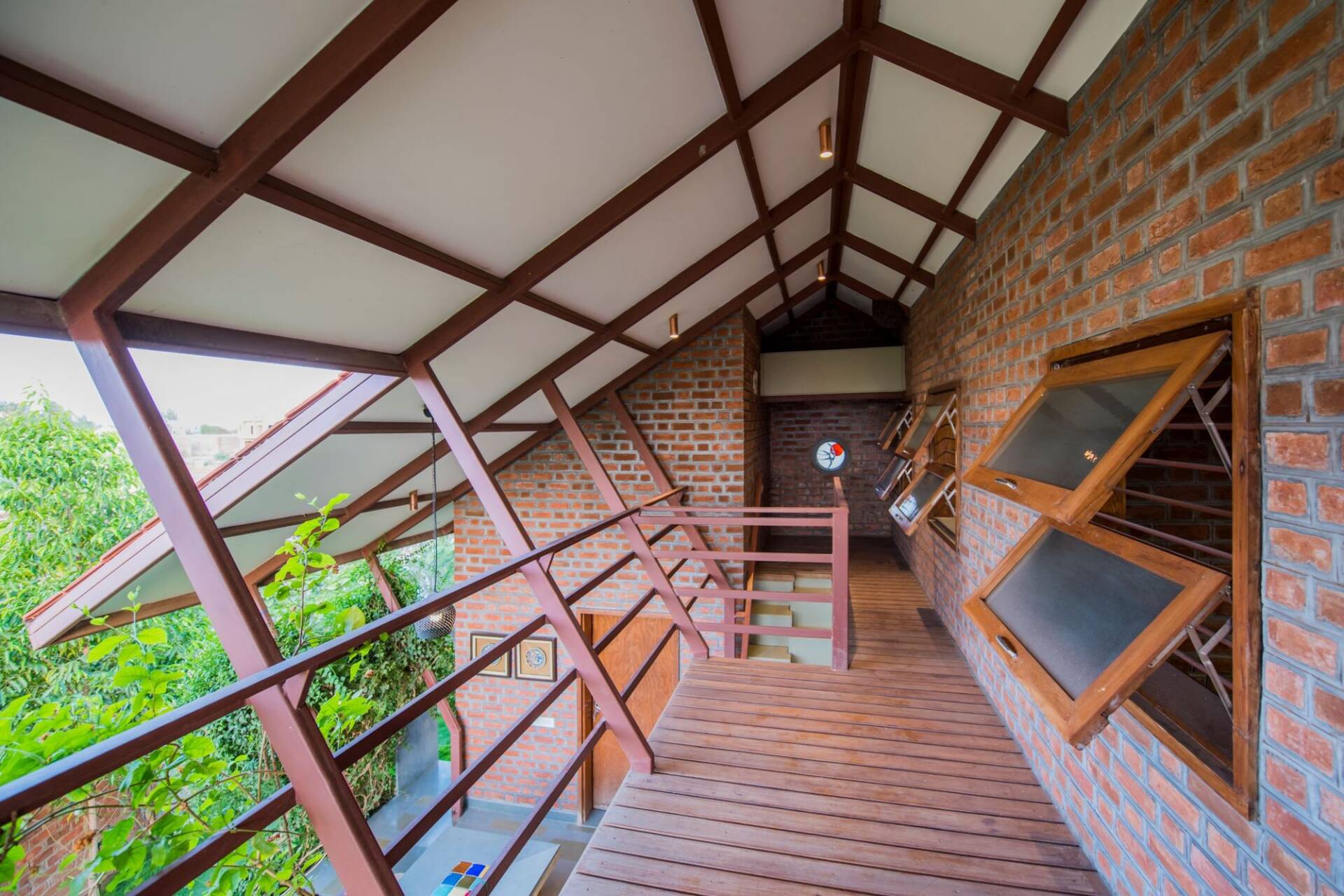 Palasvada Residence - Ngôi nhà gạch đỏ, mái vát, và những khoảng xanh tươi mát chan hòa với thiên nhiên