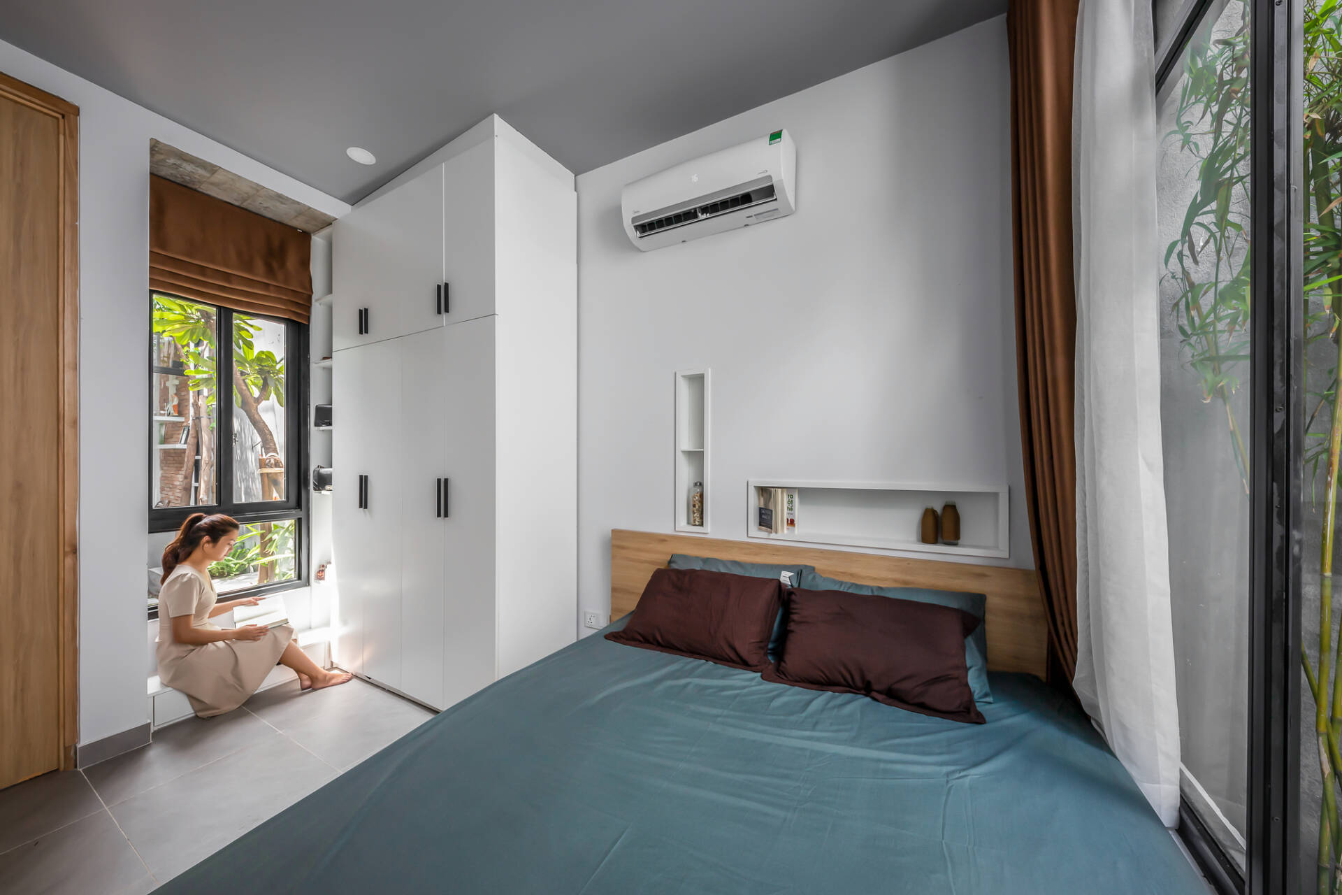 Nhà 94m2 không có phòng khách của cặp vợ chồng trẻ tại Đồng Nai, gây ấn tượng bởi 3 khoảng sân trong xanh mát