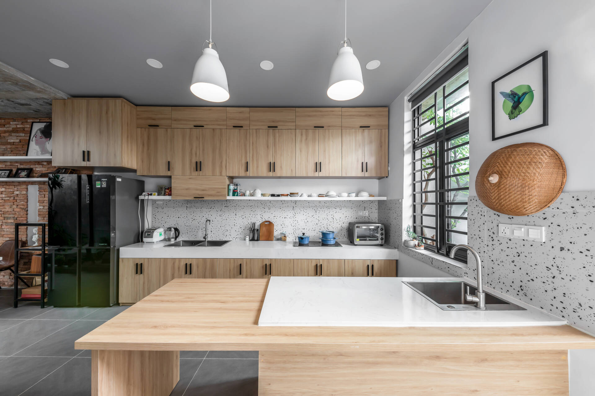Nhà 94m2 không có phòng khách của cặp vợ chồng trẻ tại Đồng Nai, gây ấn tượng bởi 3 khoảng sân trong xanh mát
