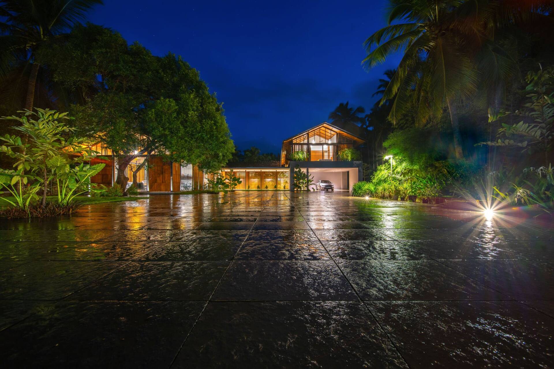 Overture House rộng 929m2 tọa lạc tại Payyoli Kerala