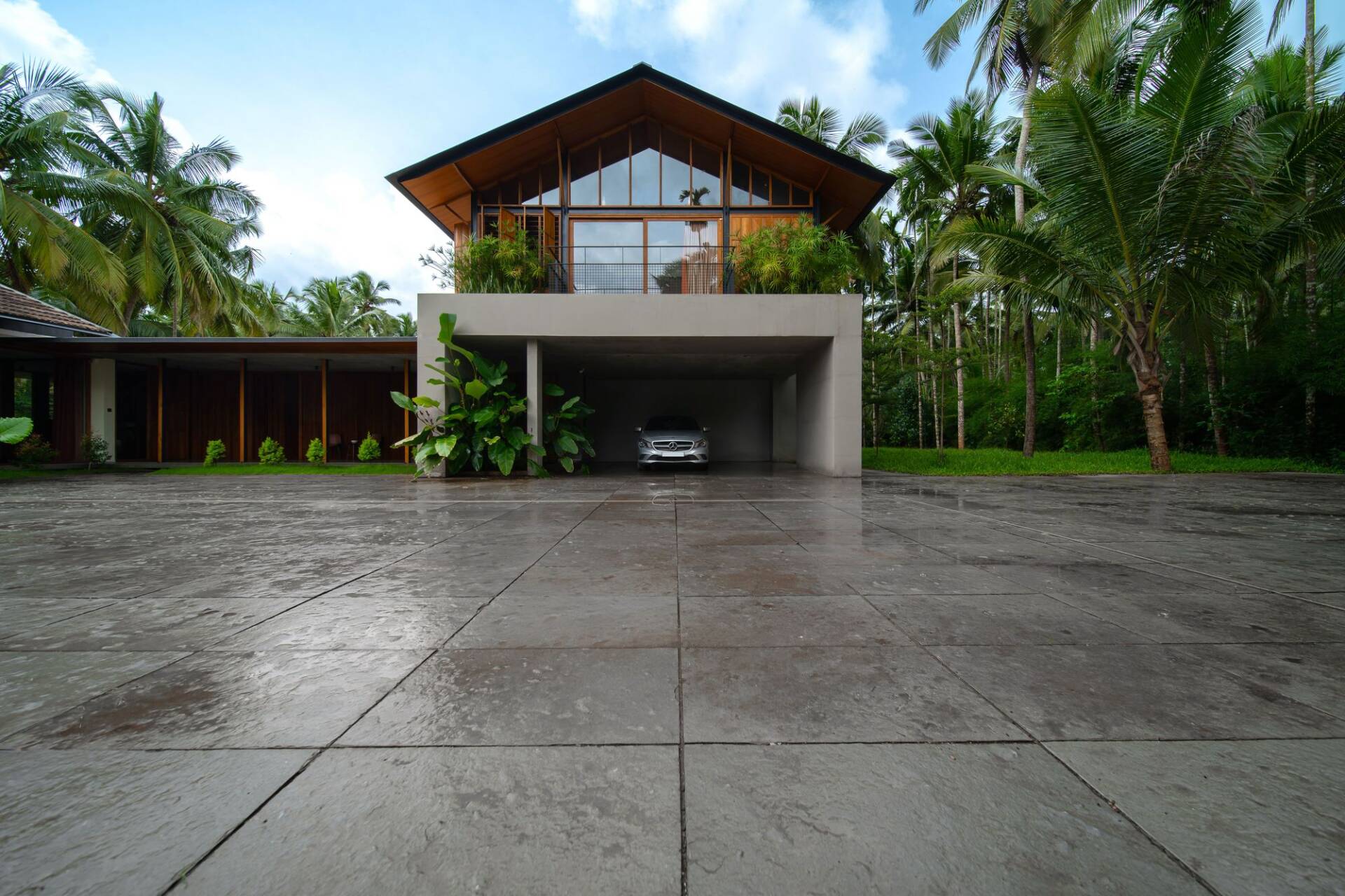 Overture House rộng 929m2 tọa lạc tại Payyoli Kerala