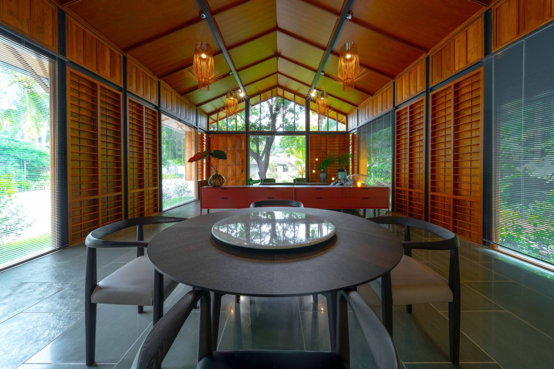 Overture House rộng 929m2 tọa lạc tại Payyoli Kerala