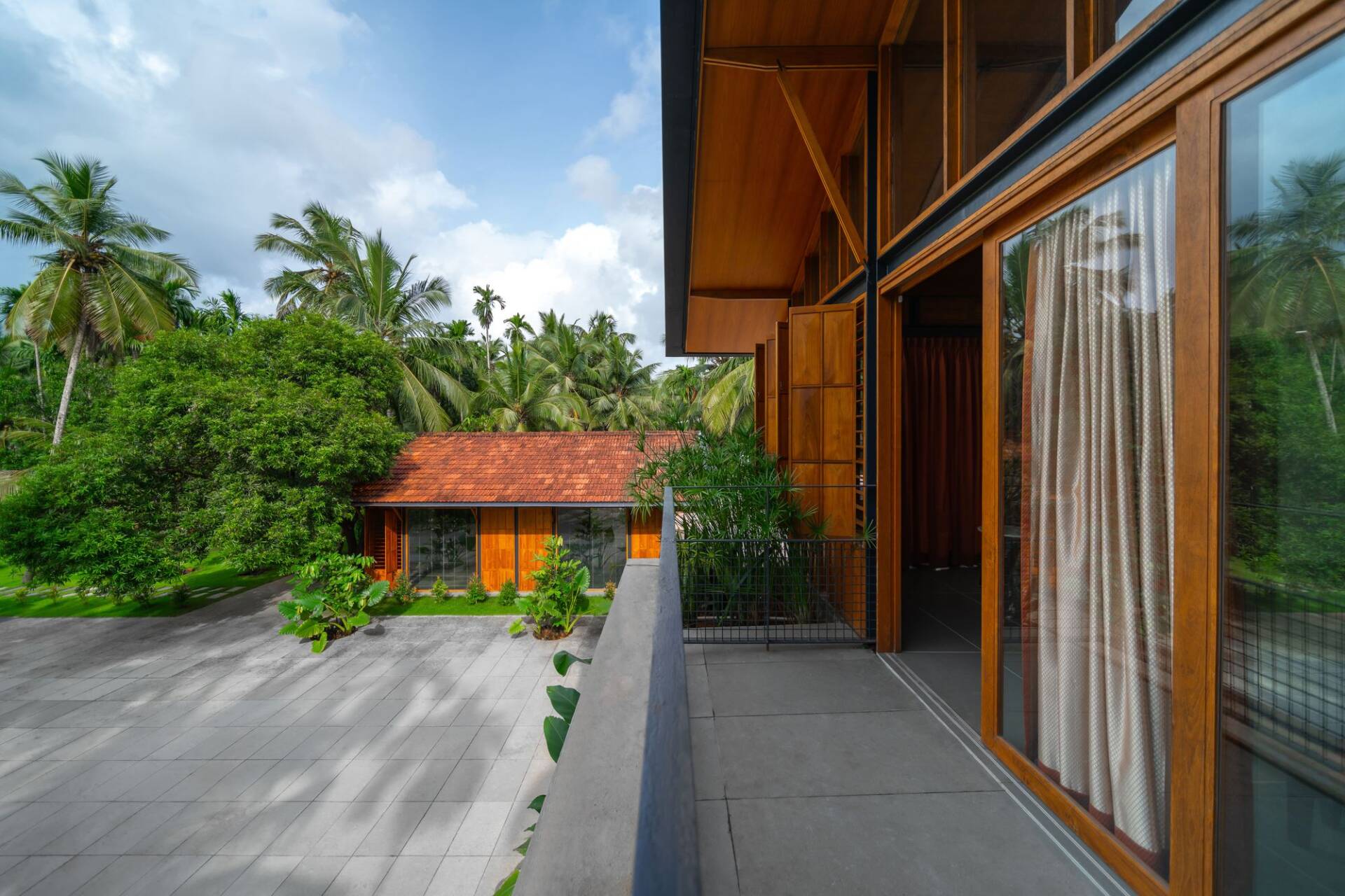 Overture House rộng 929m2 tọa lạc tại Payyoli Kerala
