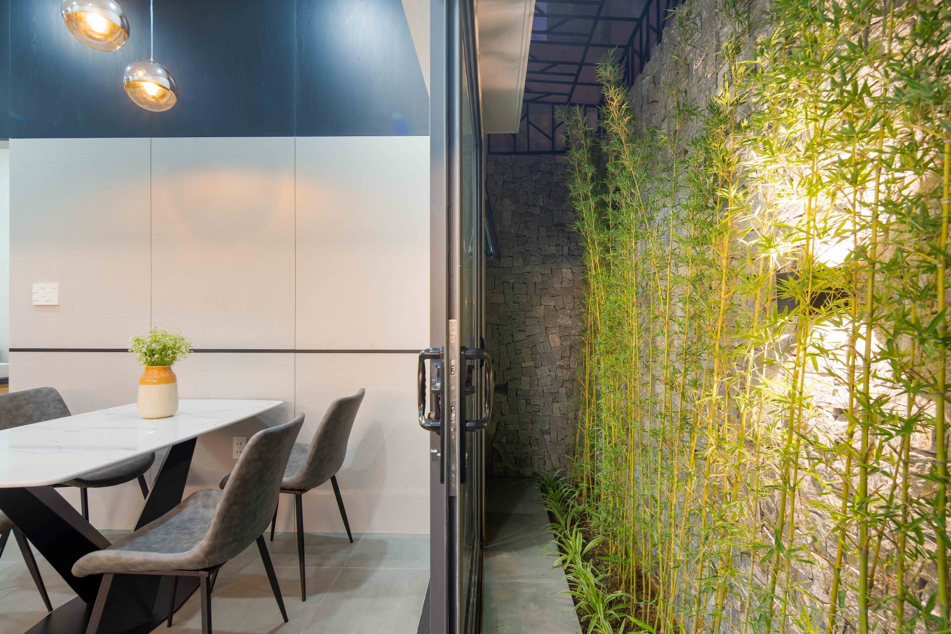 T House - Nhà ống 5x20 thiết kế hợp lý của gia chủ thuộc mệnh Thủy