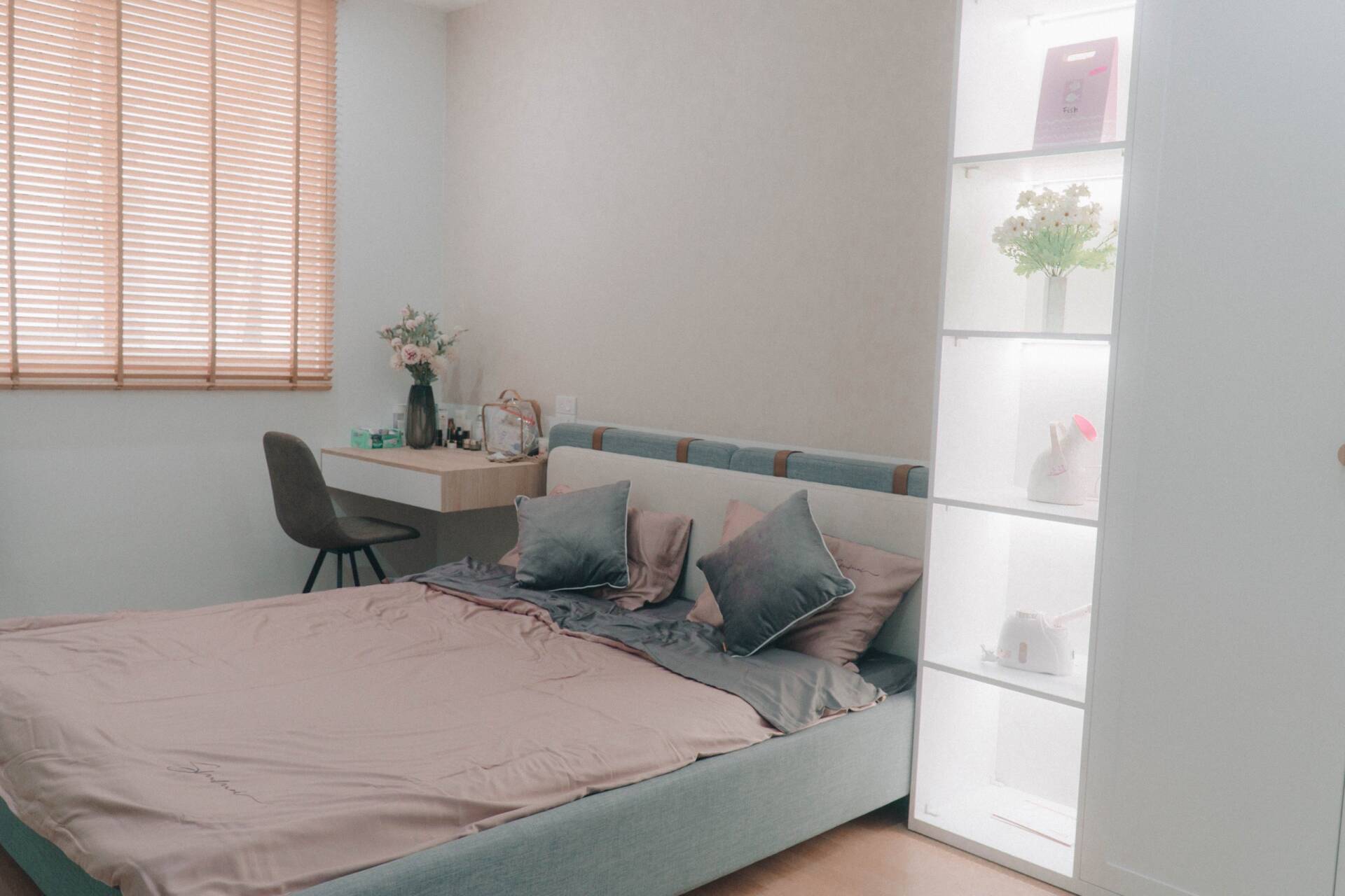 Căn hộ 76m2 nhẹ nhàng, ấm áp cùng câu chuyện tình yêu lãng mạn của vợ chồng gia chủ tại Hà Nội