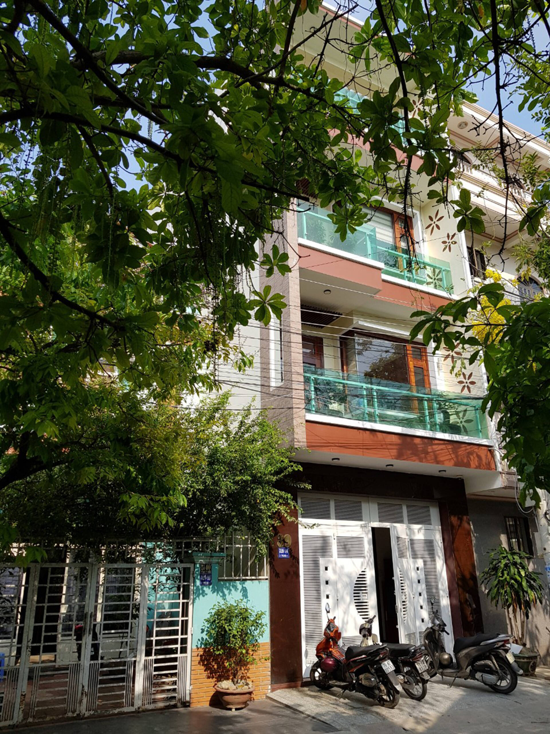 Gia chủ Nha Trang cải tạo hẳn 2 căn nhà để thỏa mãn thú vui điền viên, nuôi cá ngay giữa lòng thành phố