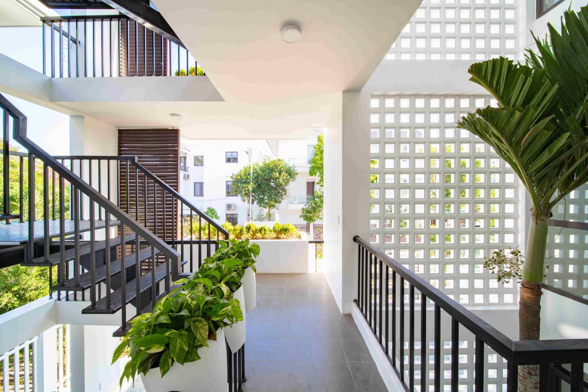 Tổng hợp 5 thiết kế nhà 3 tầng hiện đại, có nhà đẹp lung linh như resort 5 sao