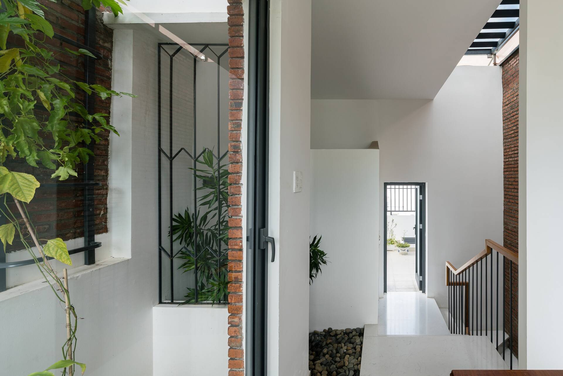 alt='Chưa rộng tới 50m2, 5 nhà Việt sau vẫn sở hữu những khoảng xanh mát và công năng tiện nghi bất ngờ'