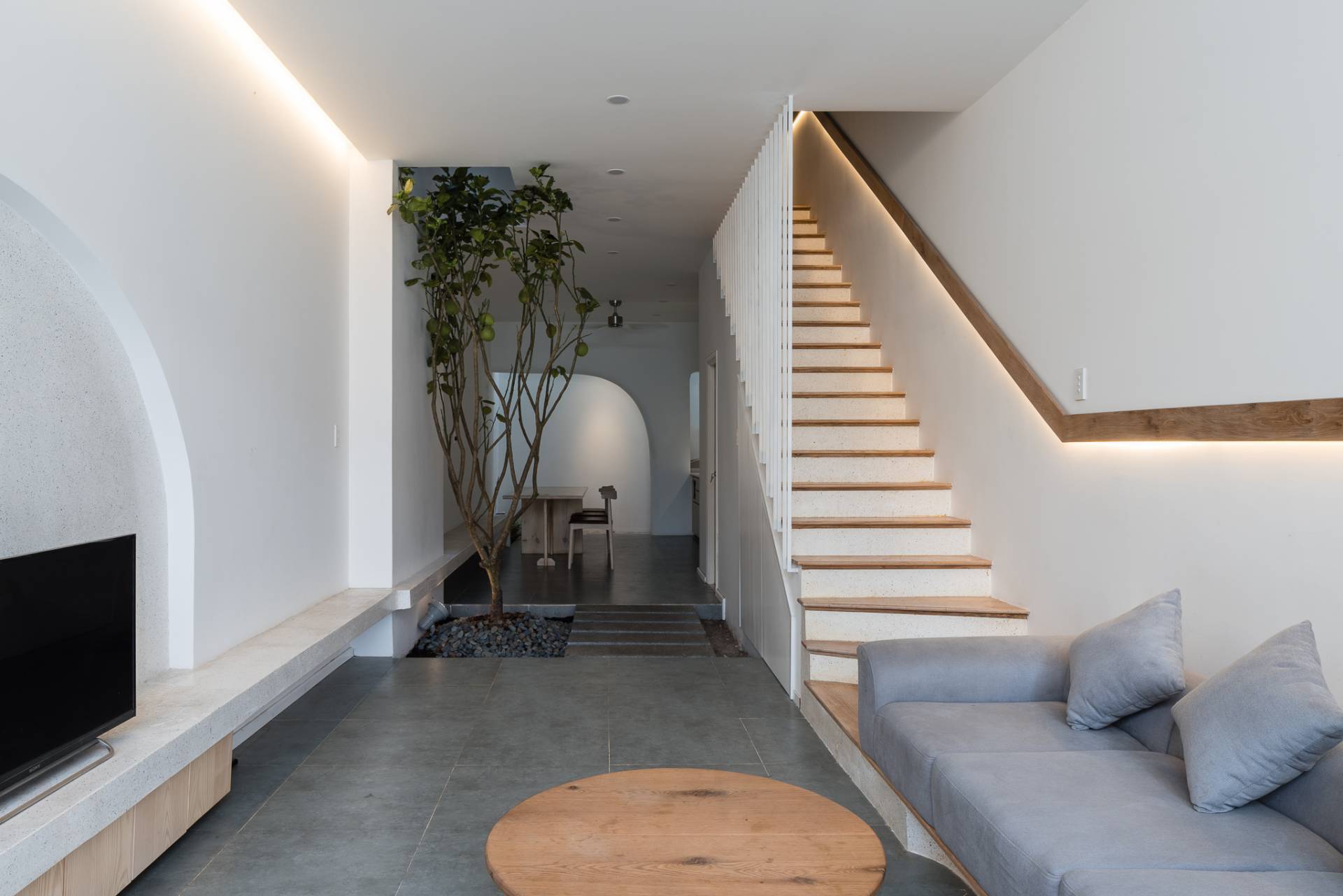 alt='Chưa rộng tới 50m2, 5 nhà Việt sau vẫn sở hữu những khoảng xanh mát và công năng tiện nghi bất ngờ'
