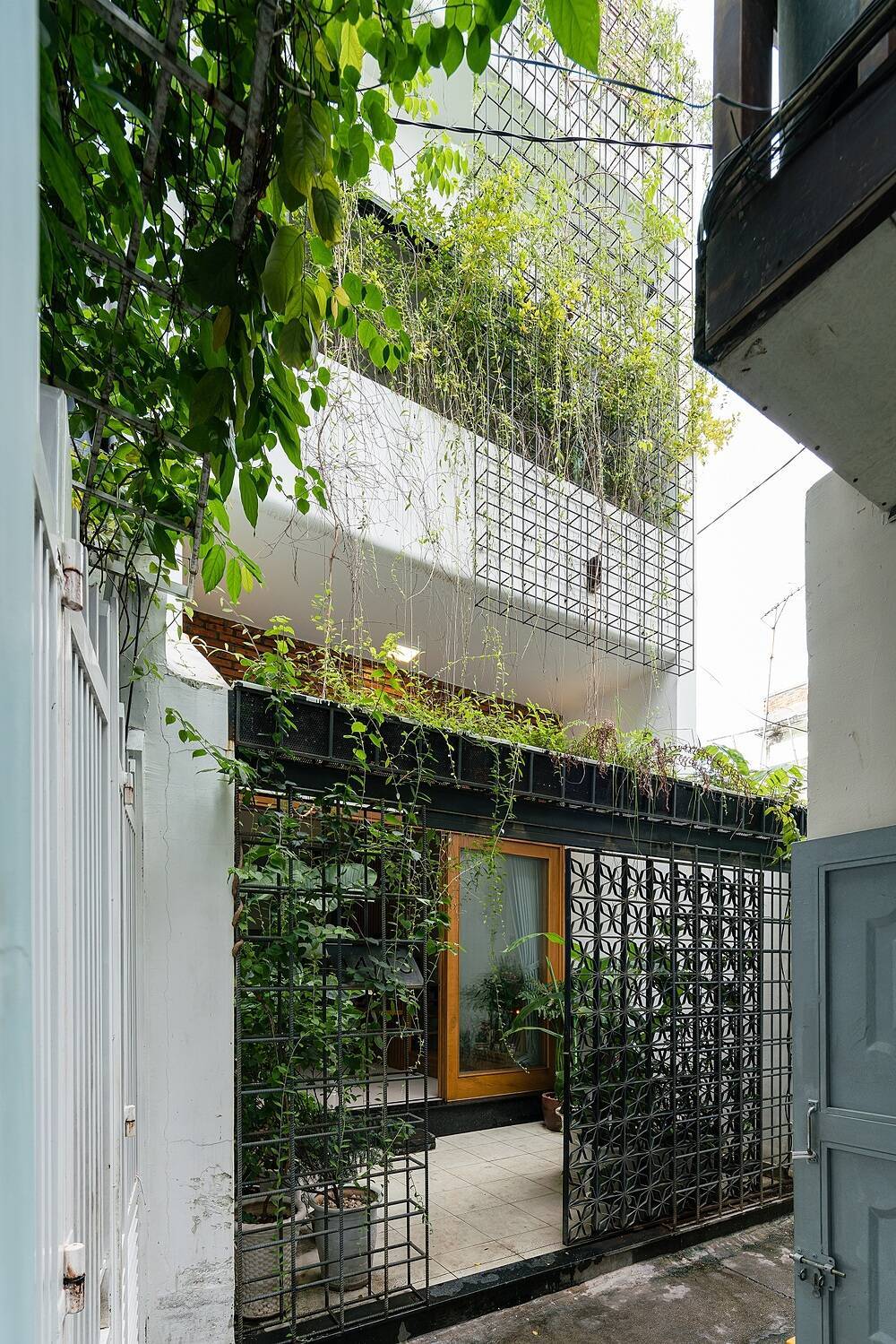 alt='Chưa rộng tới 50m2, 5 nhà Việt sau vẫn sở hữu những khoảng xanh mát và công năng tiện nghi bất ngờ'