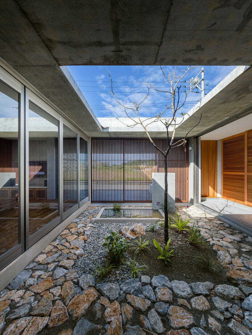 House in Nakagusuku thiết kế sân vườn và lớp 