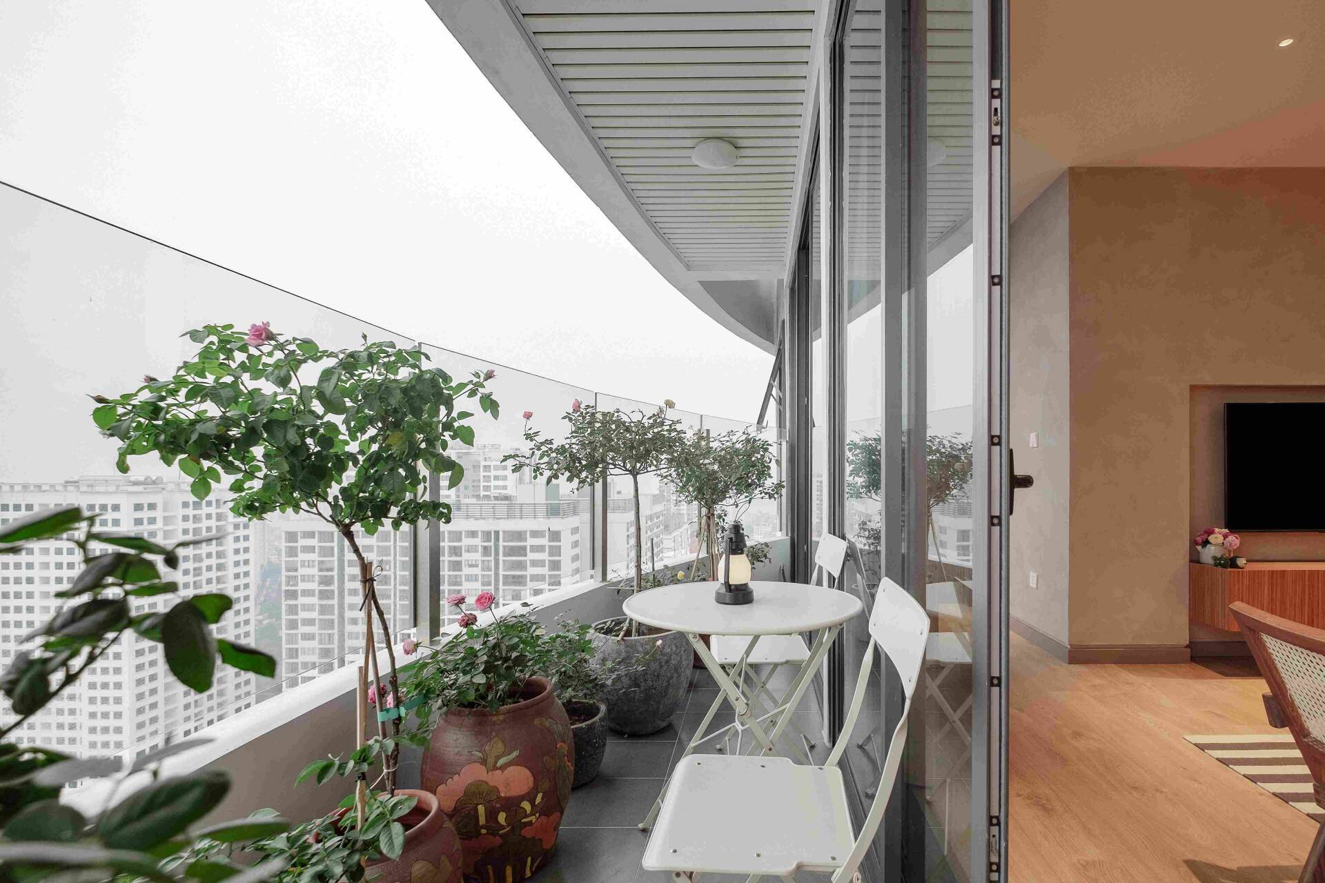 20 mẫu thiết kế ban công rộng từ 5m2 - 10m2, mở ra cả khoảng trời rộng thoáng cho căn nhà