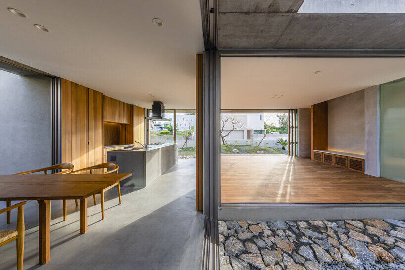 House in Nakagusuku thiết kế sân vườn và lớp 