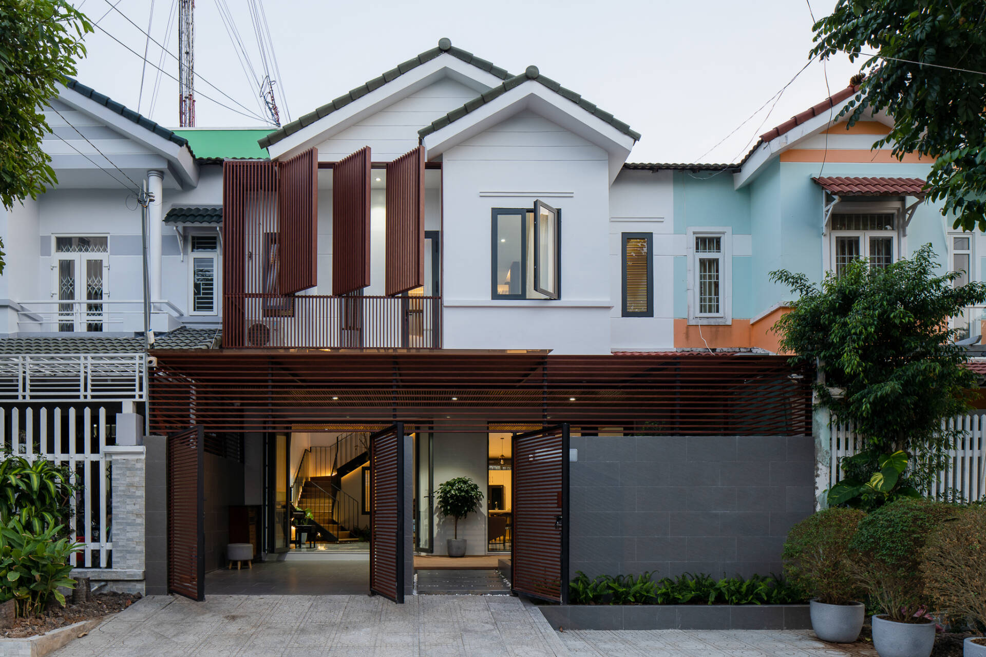 Nhà 7,8x17 tại Kiên Giang, giải quyết gọn gàng công năng và thẩm mỹ cho gia đình 3 thế hệ