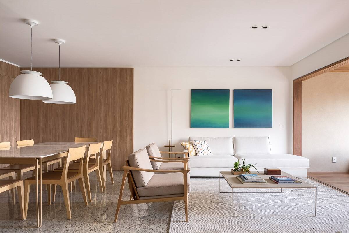 Căn hộ 190m2 thiết kế hẳn 2 phòng khách liền kề để thỏa mãn sở thích ngắm thành phố của gia chủ