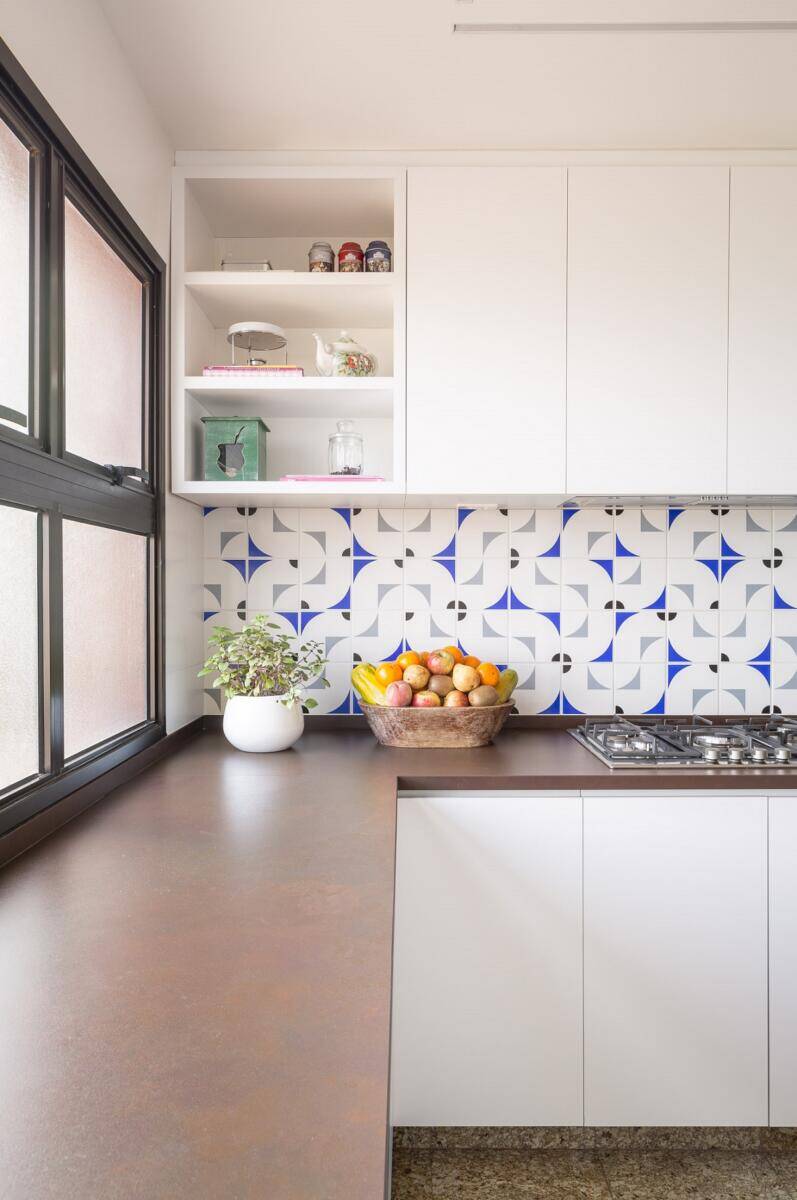 Căn hộ 190m2 thiết kế hẳn 2 phòng khách liền kề để thỏa mãn sở thích ngắm thành phố của gia chủ