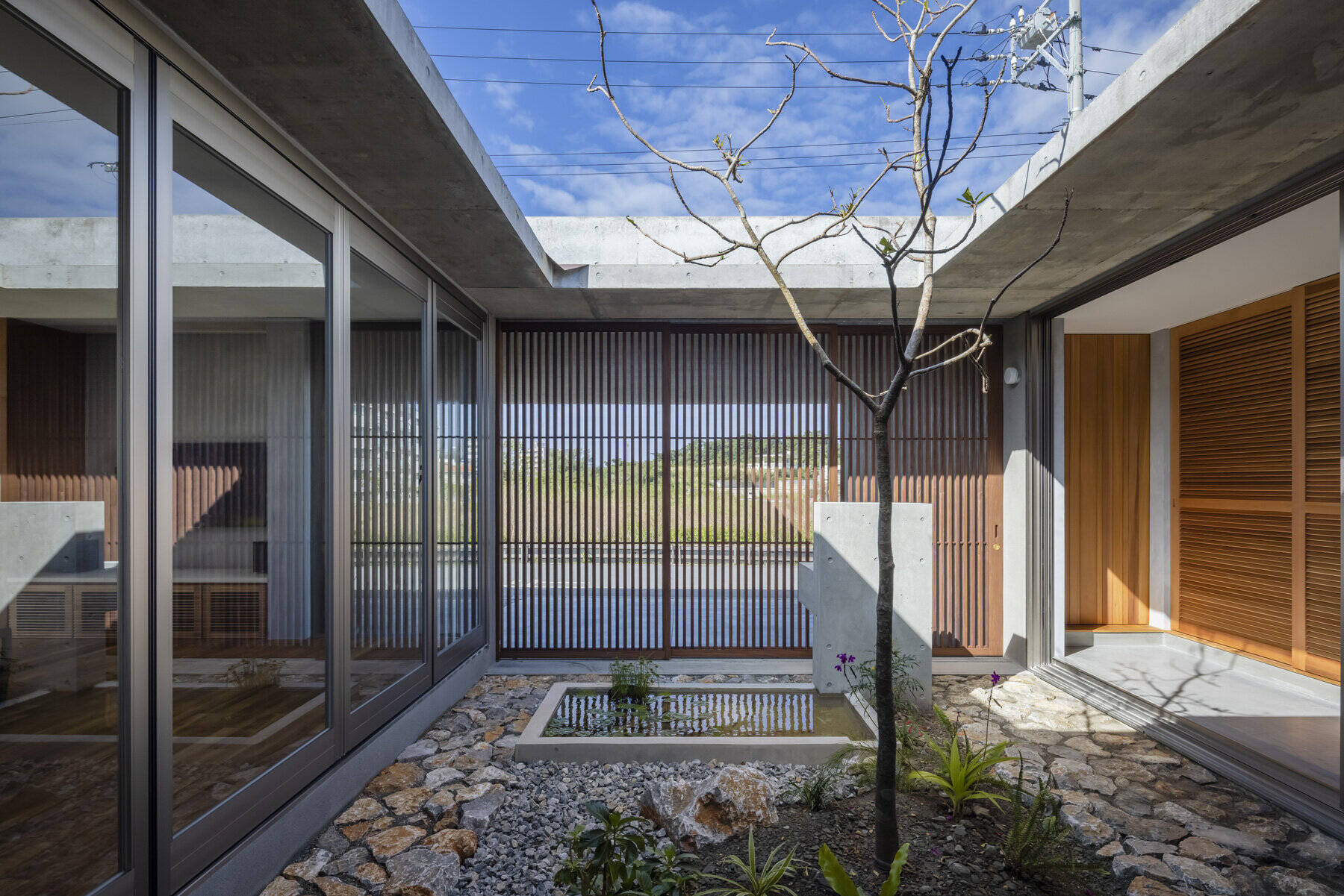 House in Nakagusuku thiết kế sân vườn và lớp 