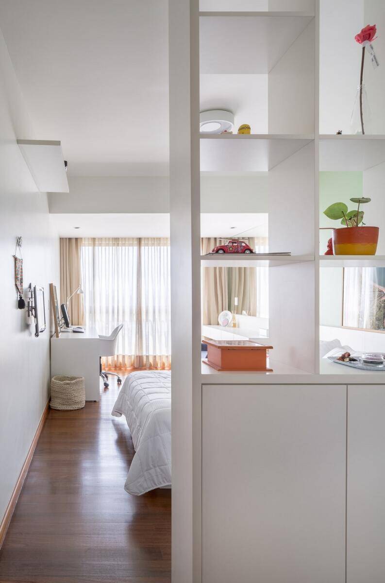 Căn hộ 190m2 thiết kế hẳn 2 phòng khách liền kề để thỏa mãn sở thích ngắm thành phố của gia chủ
