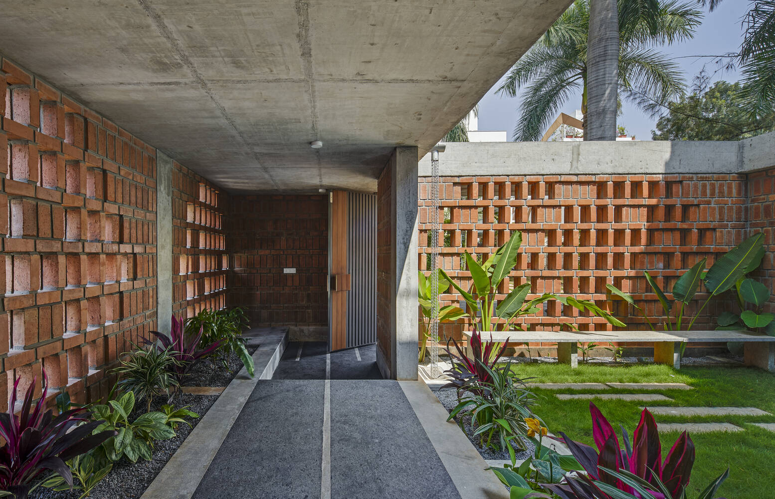Ngôi nhà 565m2 thanh bình và rộn rã tiếng cười của gia đình 3 thế hệ