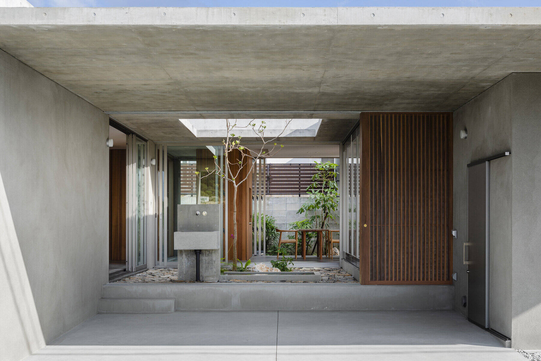 House in Nakagusuku thiết kế sân vườn và lớp 