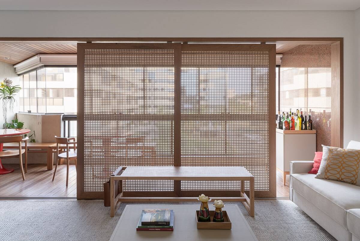 Căn hộ 190m2 thiết kế hẳn 2 phòng khách liền kề để thỏa mãn sở thích ngắm thành phố của gia chủ