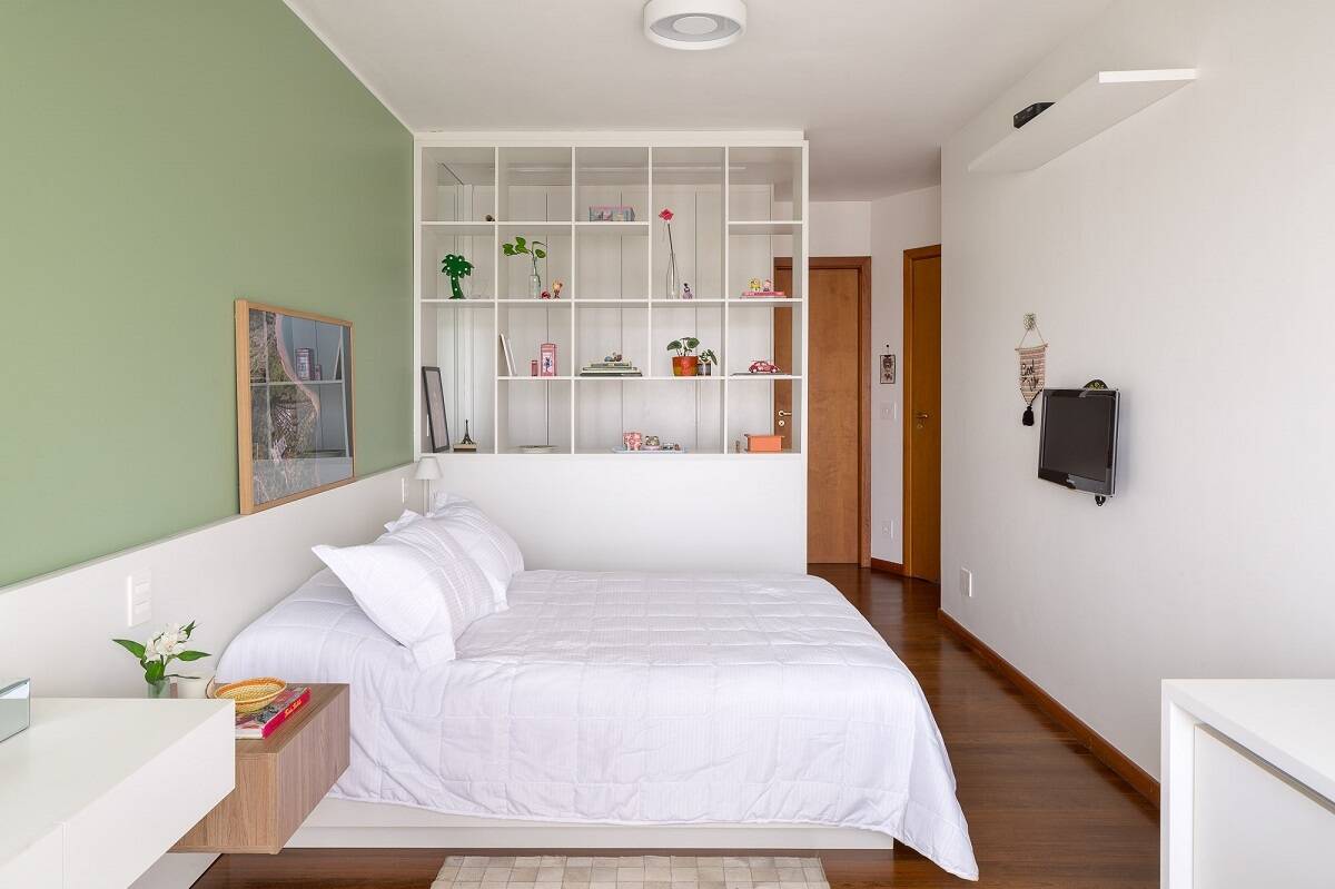 Căn hộ 190m2 thiết kế hẳn 2 phòng khách liền kề để thỏa mãn sở thích ngắm thành phố của gia chủ