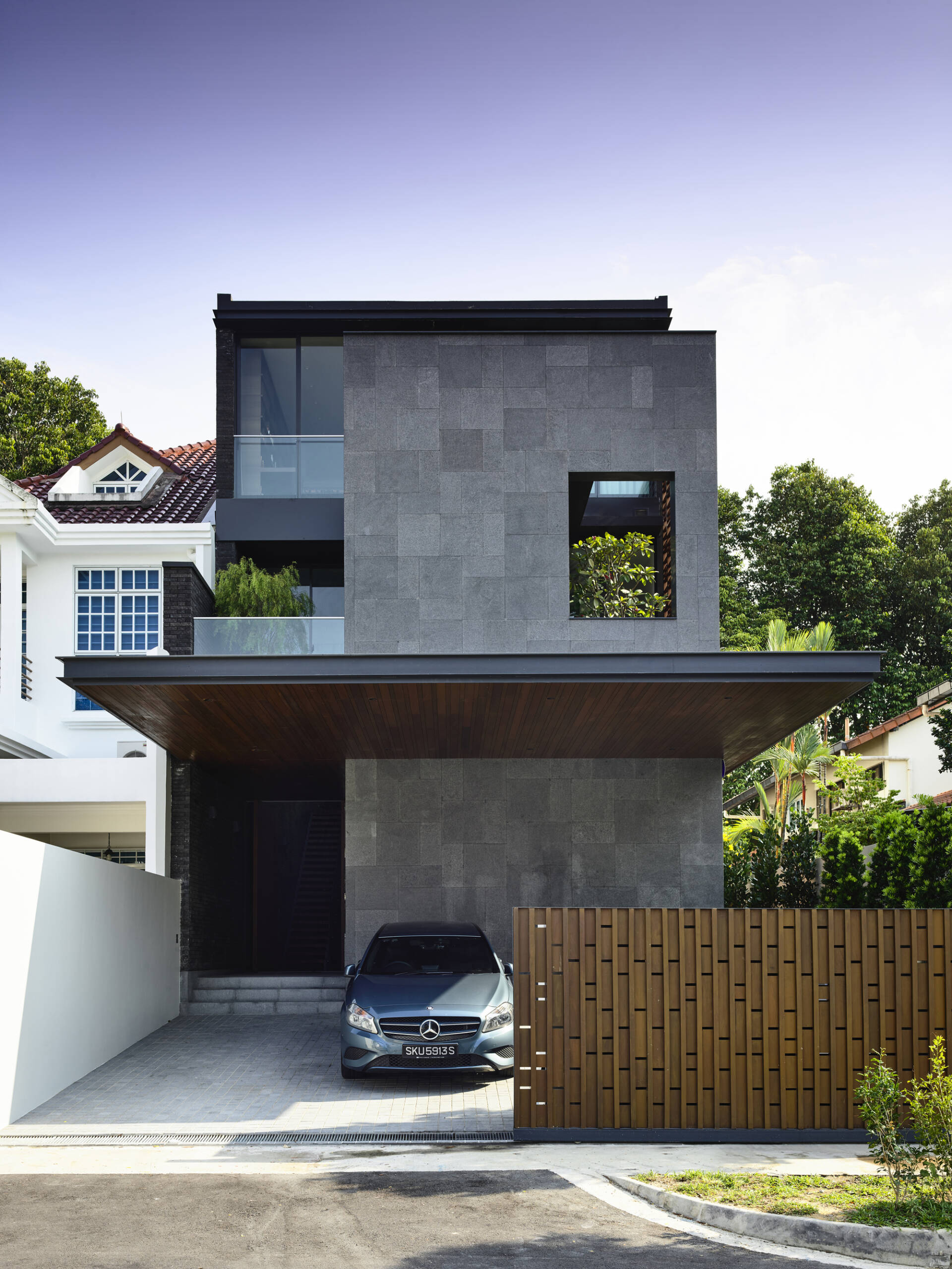 Nhà phố 3 tầng tại Singapore quanh năm lộng gió và thoáng sáng nhờ thiết kế 