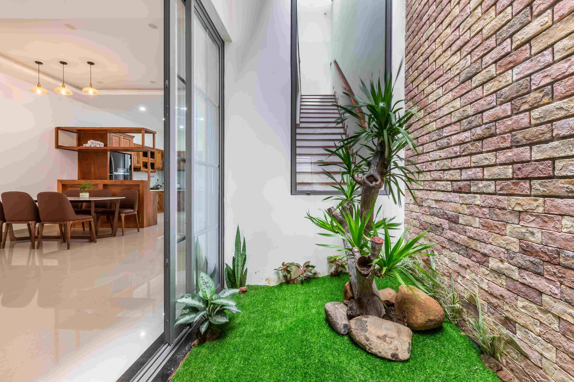 Nhà 7x21 lộng gió trên đất Tây Nguyên của cặp vợ chồng 9x, hoàn thiện với 1,85 tỷ đồng