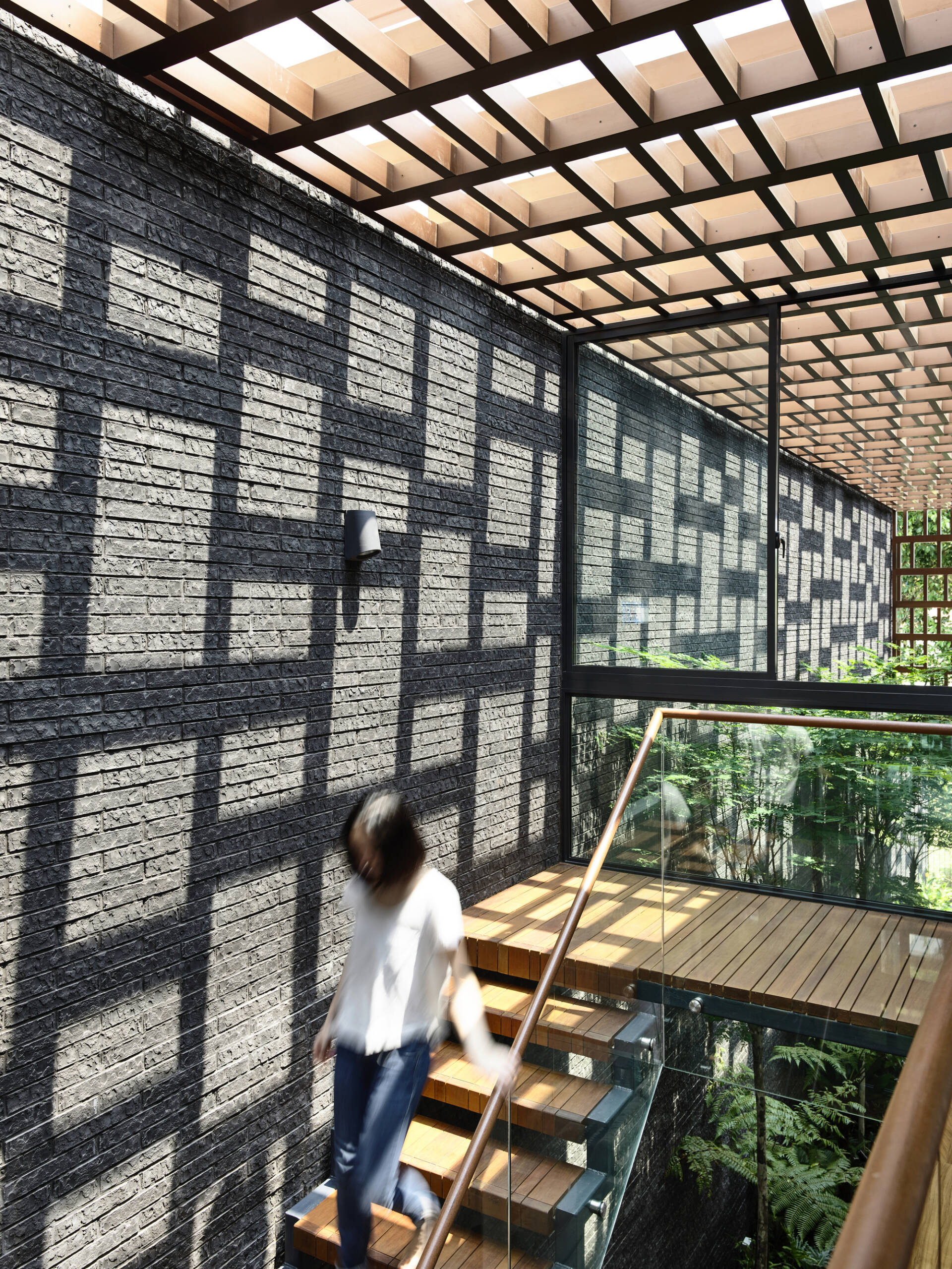 Nhà phố 3 tầng tại Singapore quanh năm lộng gió và thoáng sáng nhờ thiết kế 
