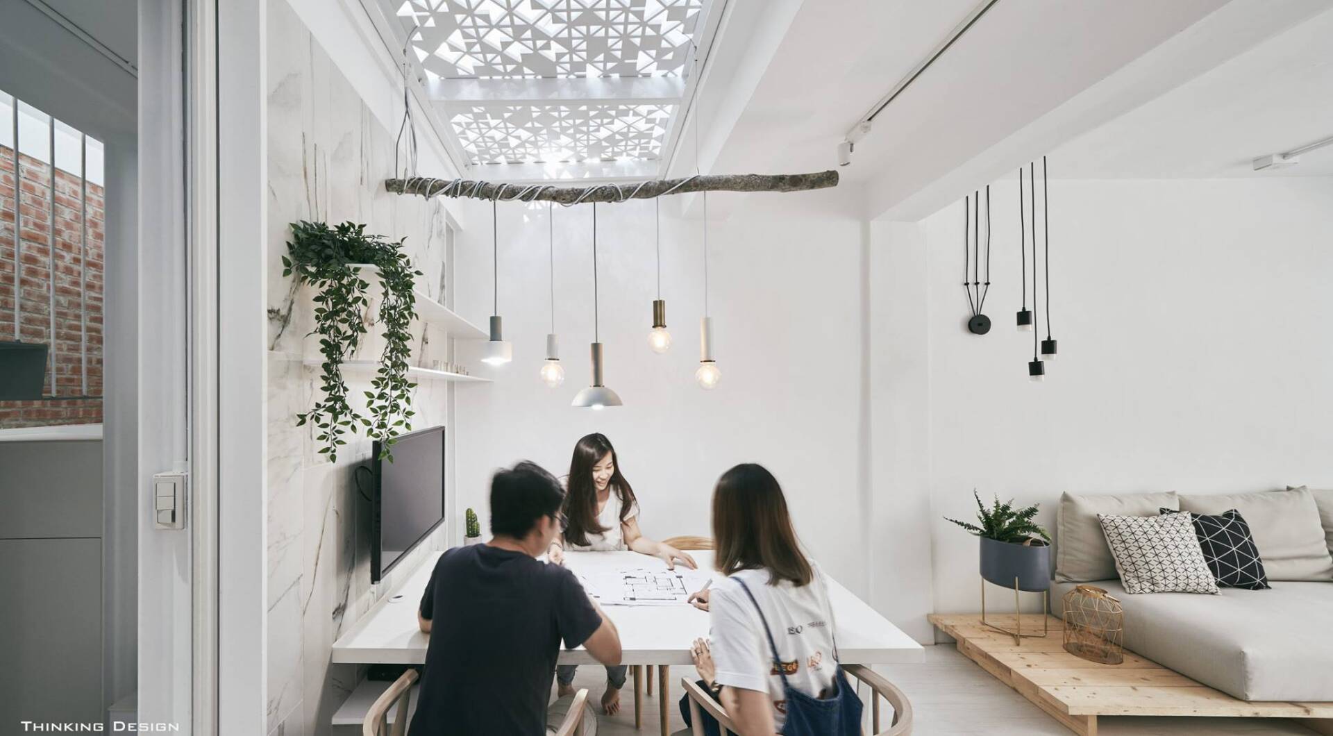 Cải tạo nhà 50 năm tuổi thành văn phòng đạt giải thưởng thiết kế vàng 2019