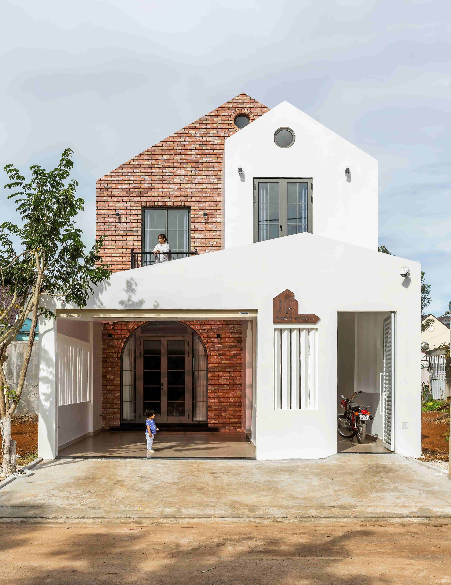 Nhà 7x21 lộng gió trên đất Tây Nguyên của cặp vợ chồng 9x, hoàn thiện với 1,85 tỷ đồng