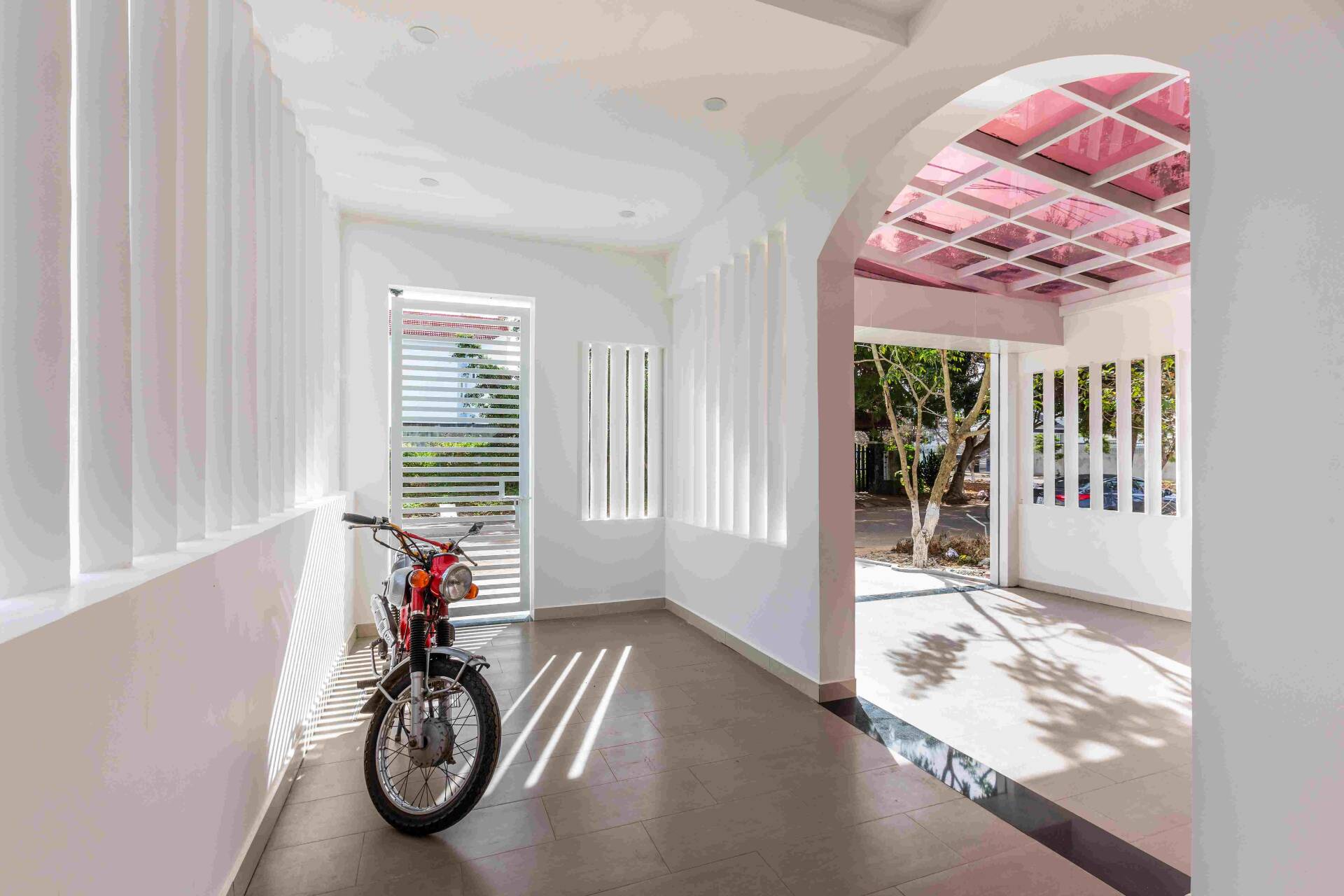 Nhà 7x21 lộng gió trên đất Tây Nguyên của cặp vợ chồng 9x, hoàn thiện với 1,85 tỷ đồng