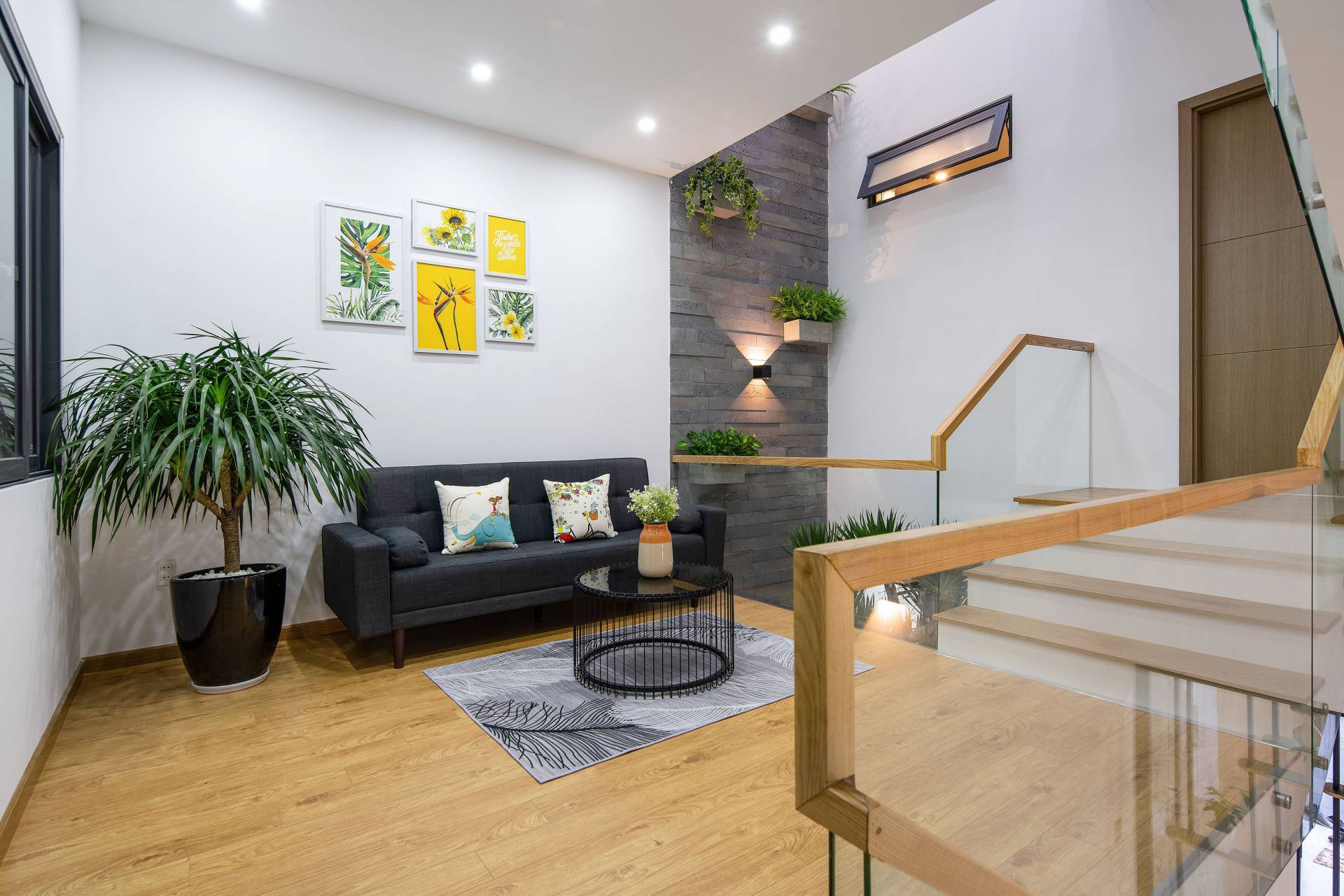 Tổng hợp 7 mẫu nhà 5x20 sở hữu thiết kế hiện đại, linh hoạt, đề cao không gian gắn kết gia đình
