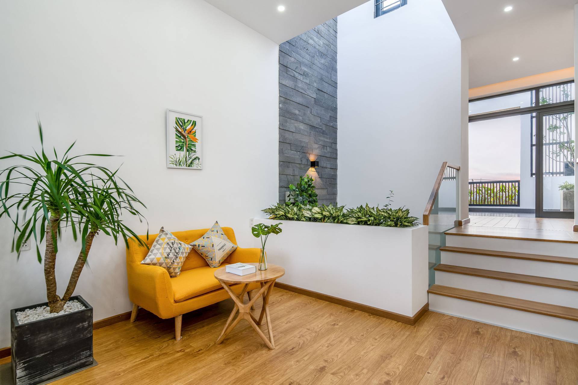 Tổng hợp 7 mẫu nhà 5x20 sở hữu thiết kế hiện đại, linh hoạt, đề cao không gian gắn kết gia đình