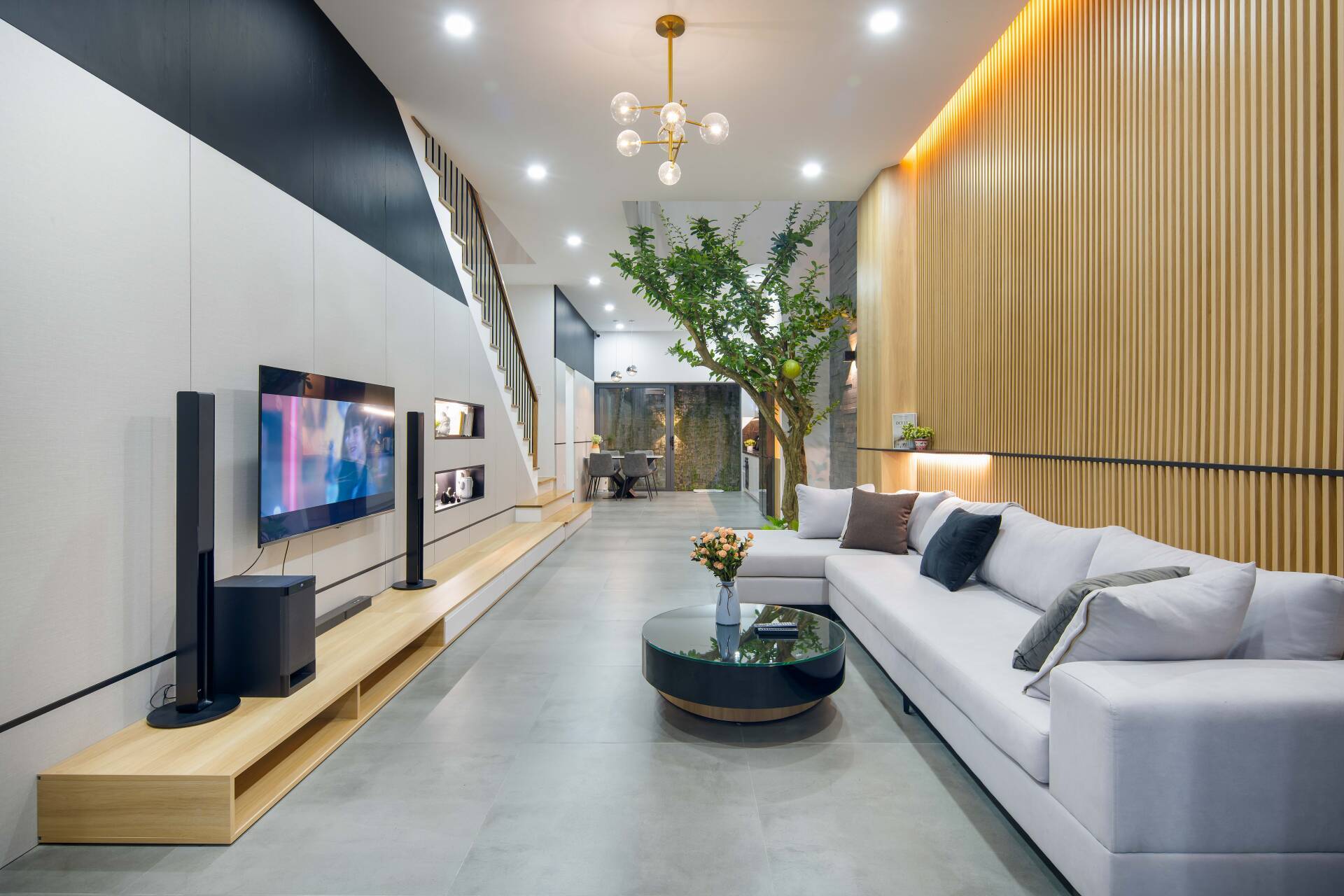 Tổng hợp 7 mẫu nhà 5x20 sở hữu thiết kế hiện đại, linh hoạt, đề cao không gian gắn kết gia đình