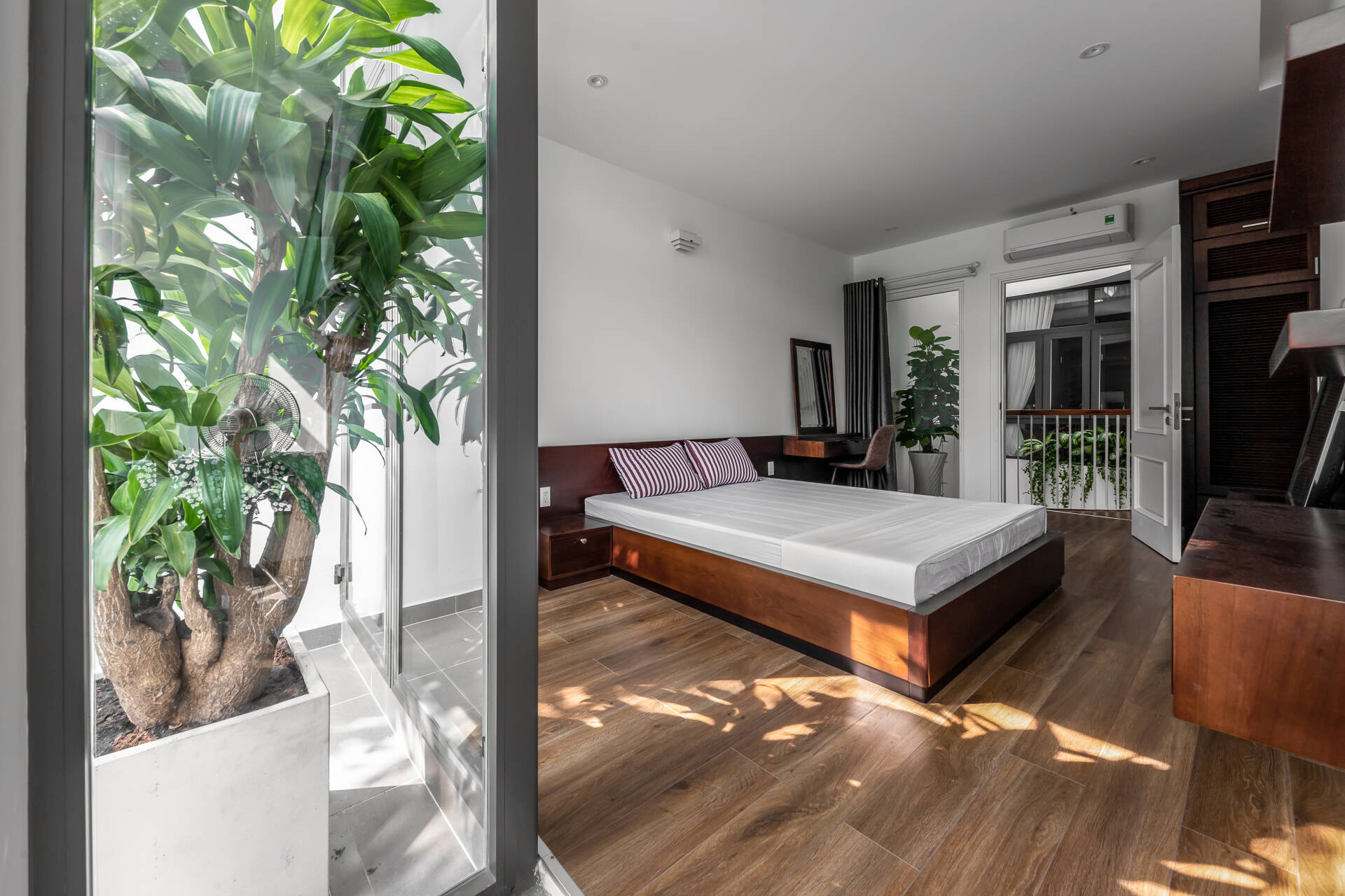 Tổng hợp 7 mẫu nhà 5x20 sở hữu thiết kế hiện đại, linh hoạt, đề cao không gian gắn kết gia đình