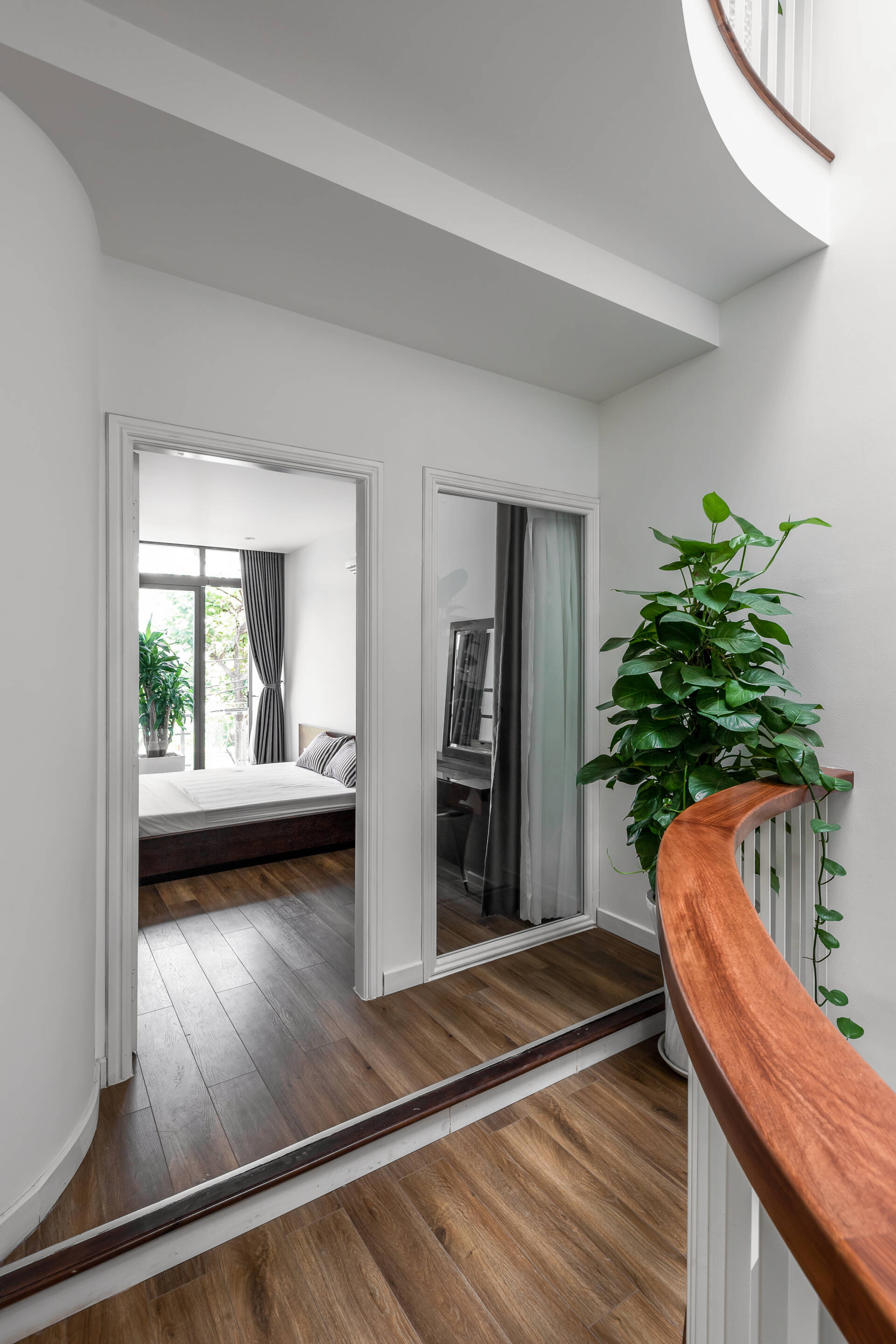 Tổng hợp 7 mẫu nhà 5x20 sở hữu thiết kế hiện đại, linh hoạt, đề cao không gian gắn kết gia đình
