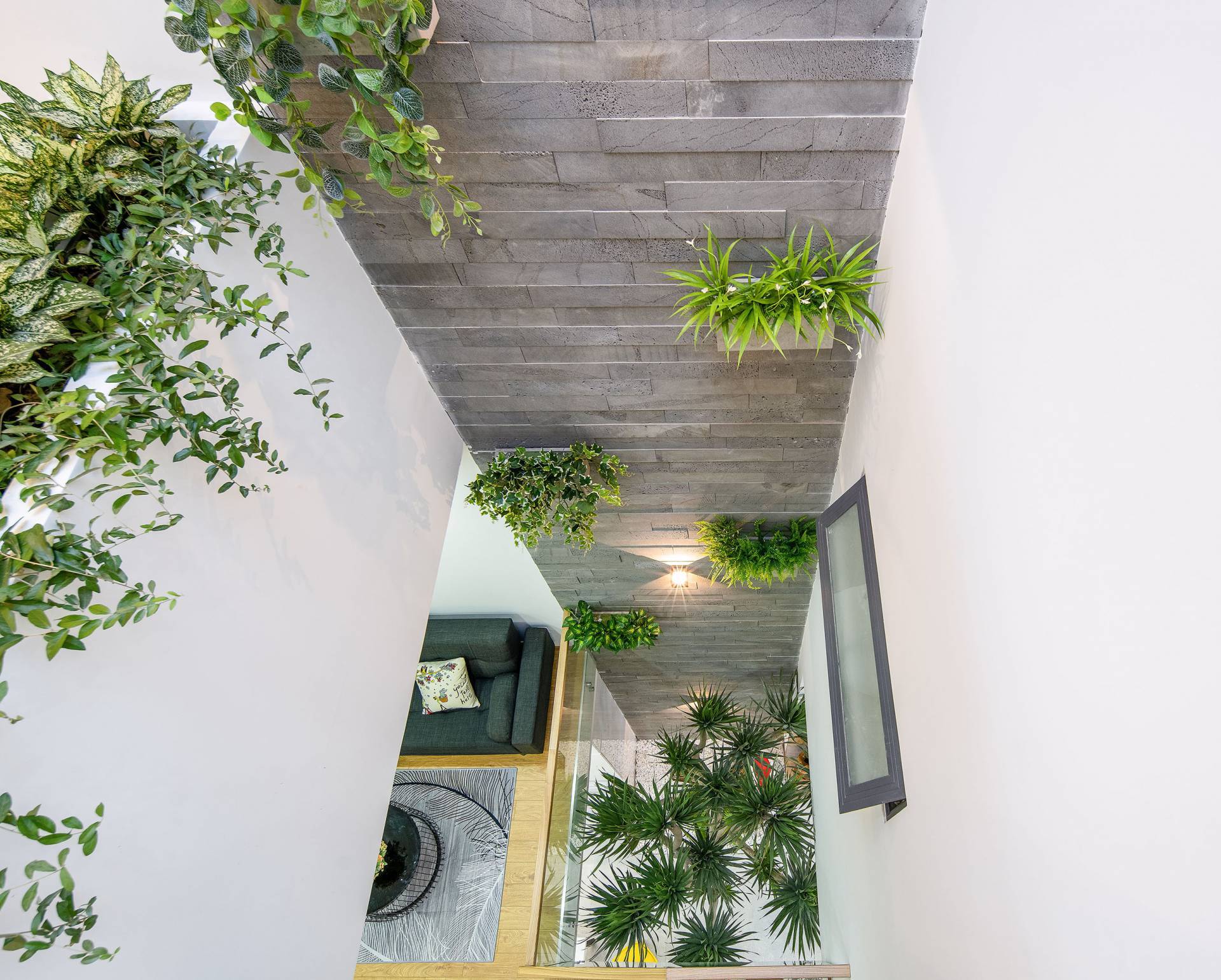 Tổng hợp 7 mẫu nhà 5x20 sở hữu thiết kế hiện đại, linh hoạt, đề cao không gian gắn kết gia đình