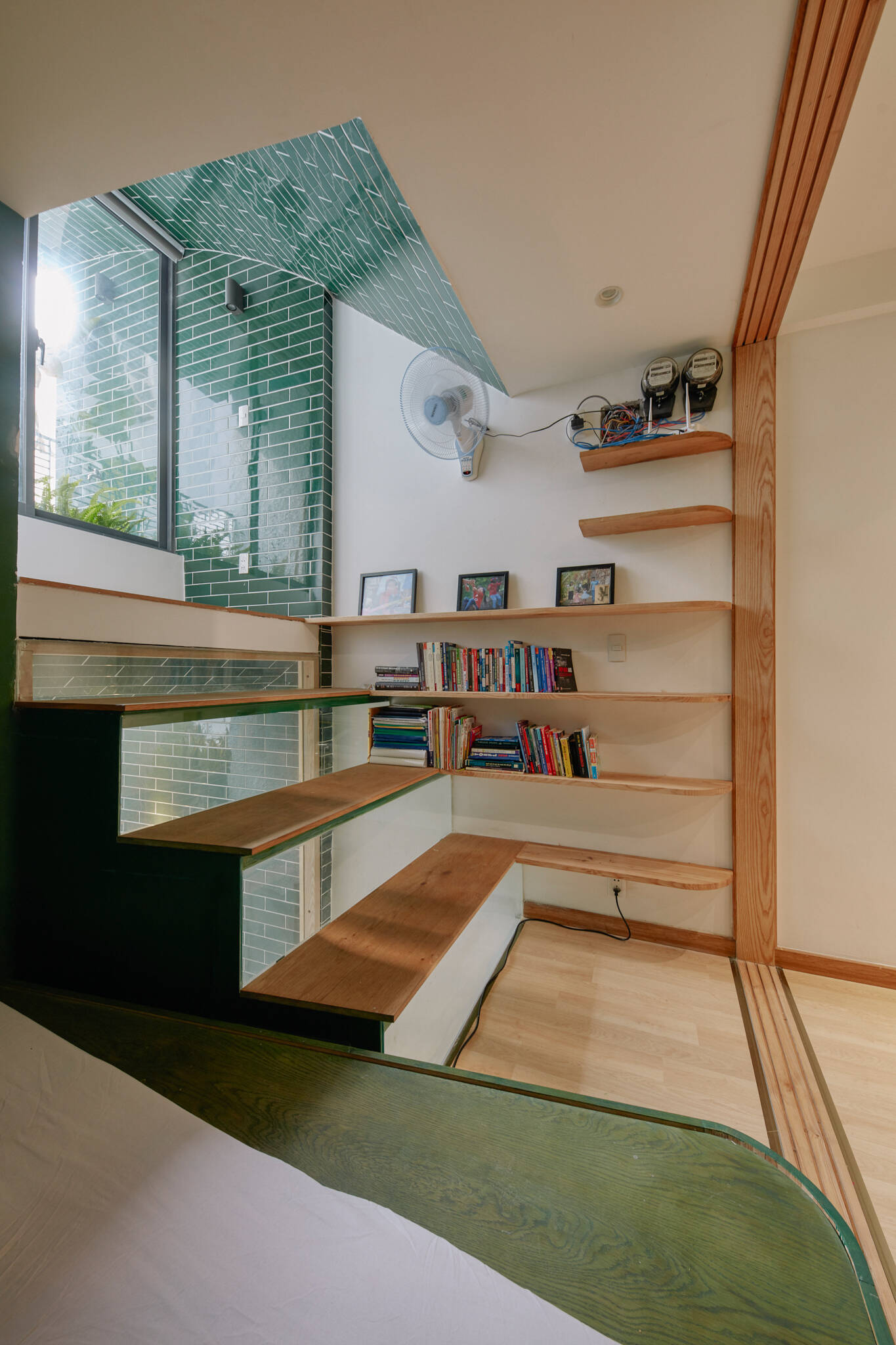 Nhà gần 35m2 nằm trong hẻm nhỏ, được thiết kế thoáng đãng của gia đình 5 người tại Sài Gòn