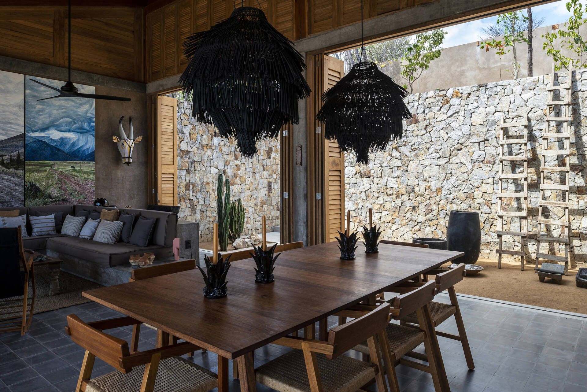 Nhà ở mà cứ ngỡ khu nghỉ dưỡng 5 sao: Biệt lập giữa ngọn đồi, sở hữu view biển đắt giá